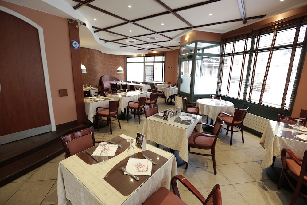 Hotel Au Petit Caporal 38/50