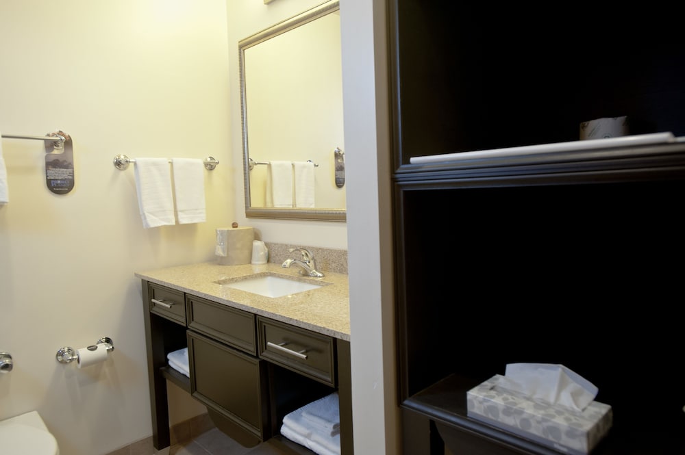 Asbury Inn and Suites 24/66