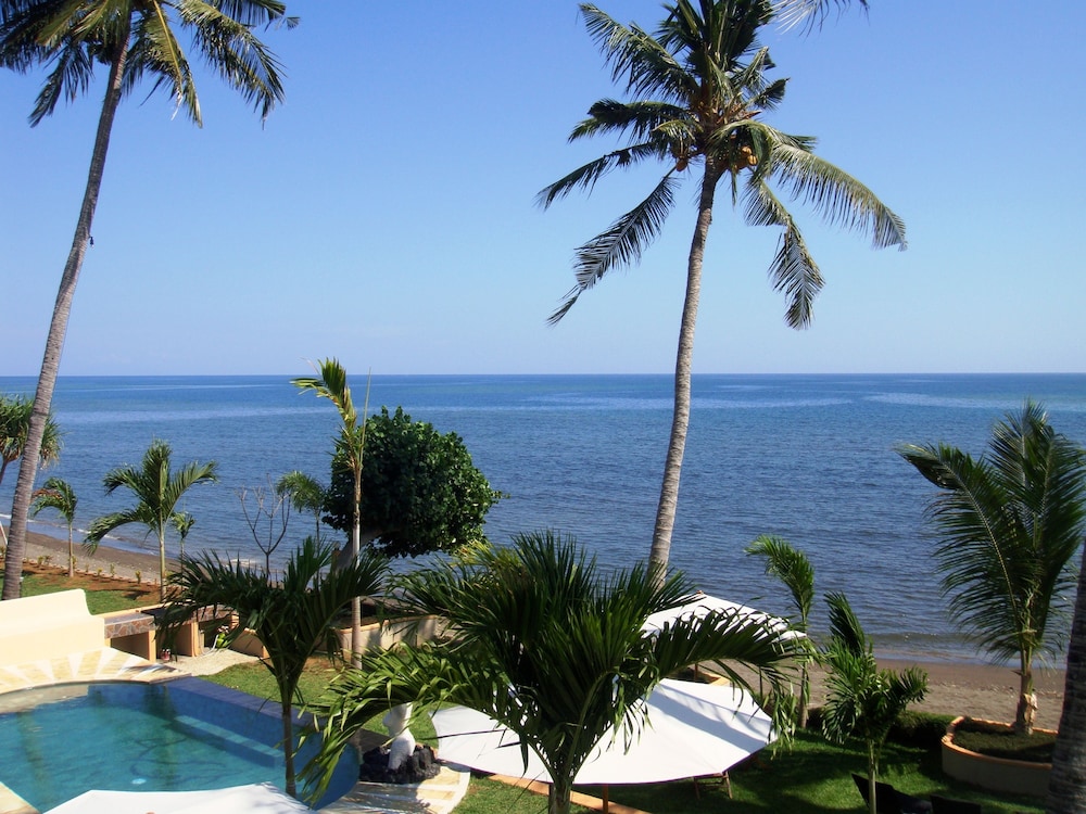 Dolphin Beach Bali 55/63