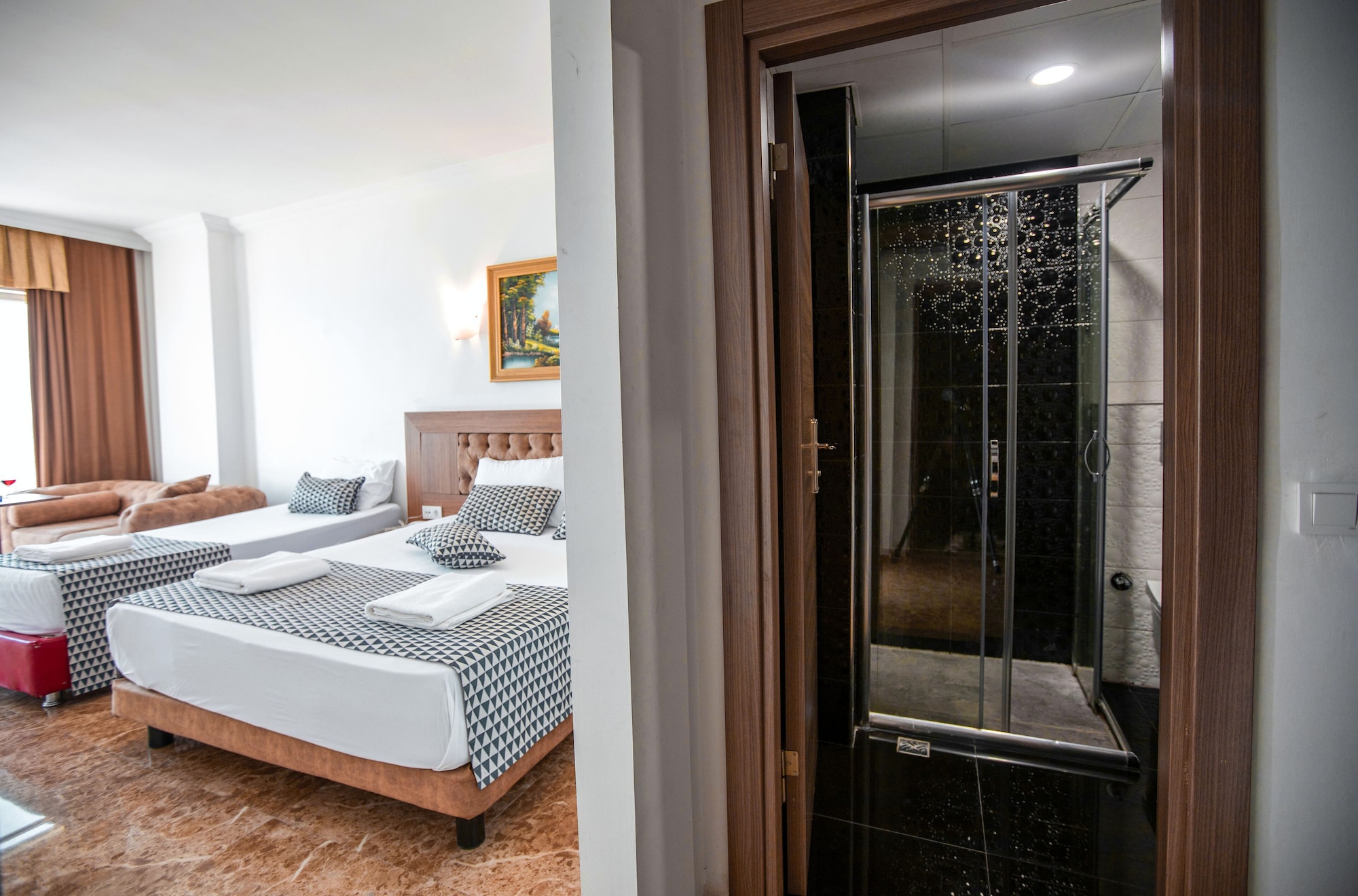 غرفة ثلاثية بثلاثة أسرّة بإطلالة جزئية على البحر، Kristal Beach Hotel 3/5