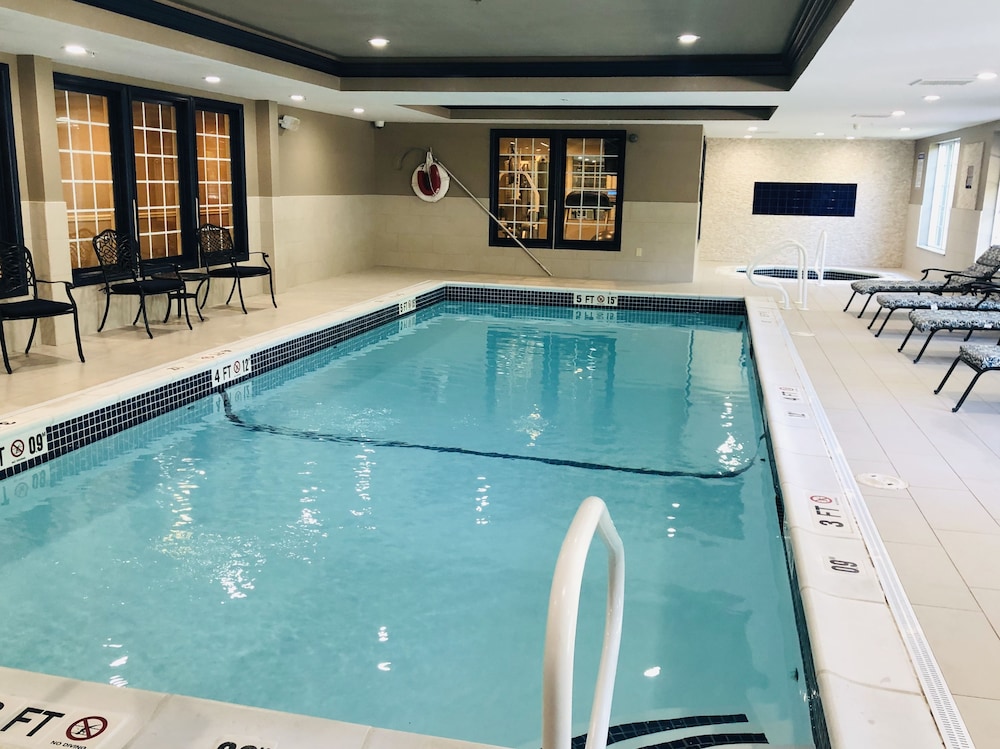 Comfort Inn & Suites Sturbridge-Brimfield 9/54