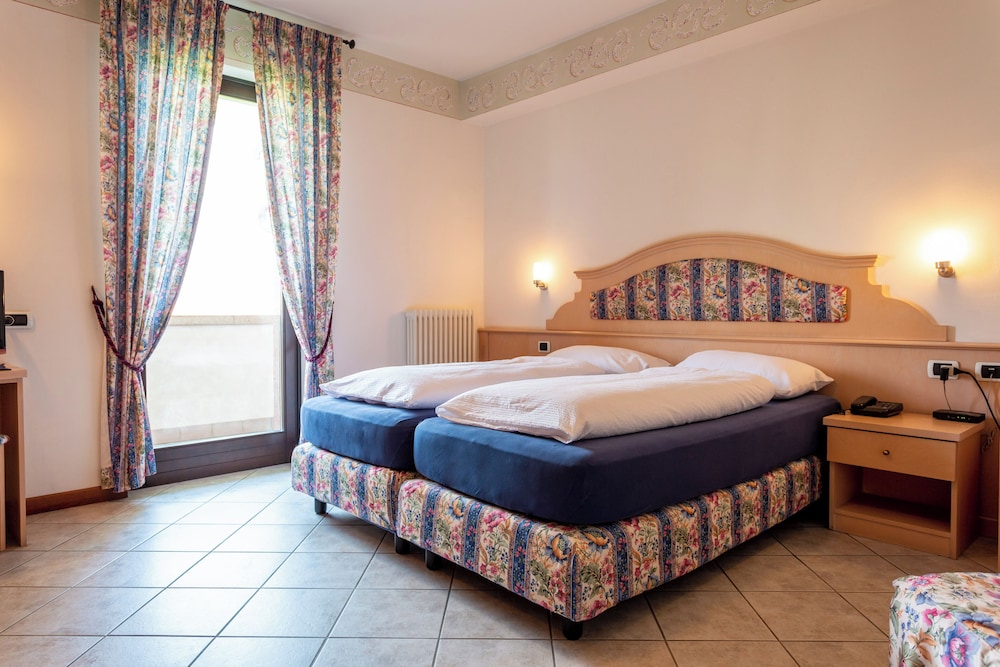 Hotel Residence Alesi 16/50