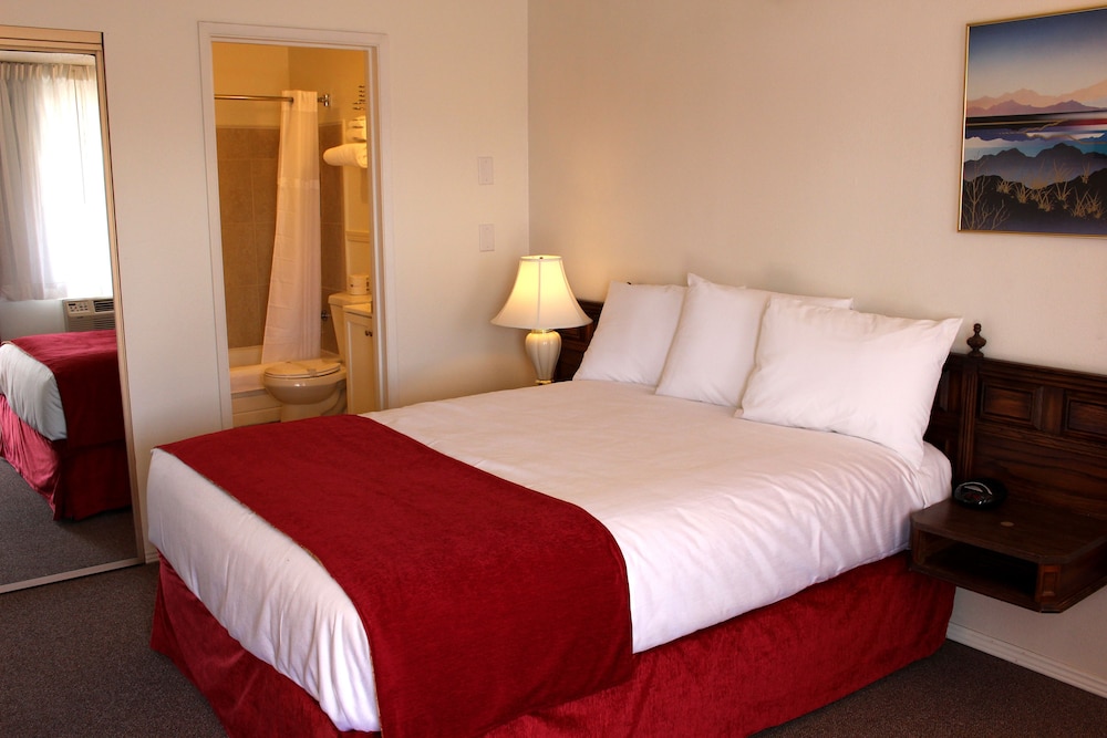 Sovana Inn 9/25