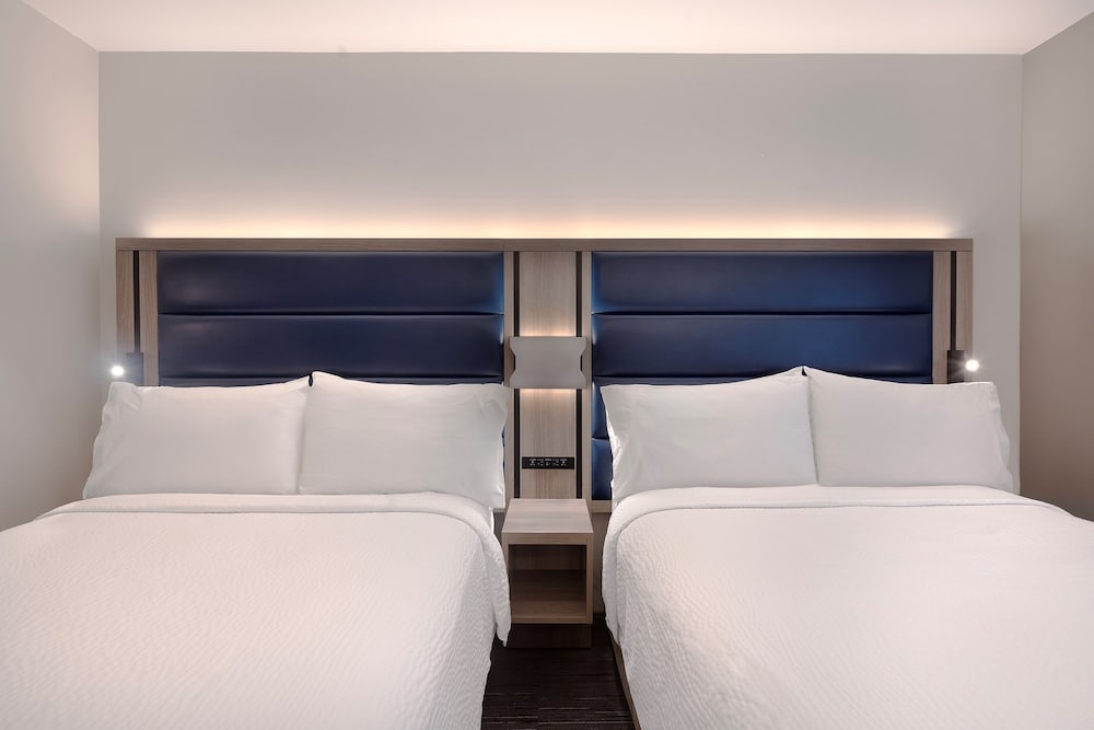 Standard, 2 Double Beds, Holiday Inn Express - New York City Chelsea 5/10