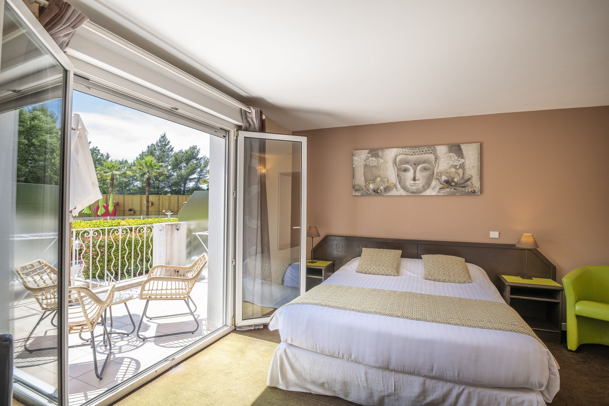 SUPERIOR, DOUBLE OR TWIN BED