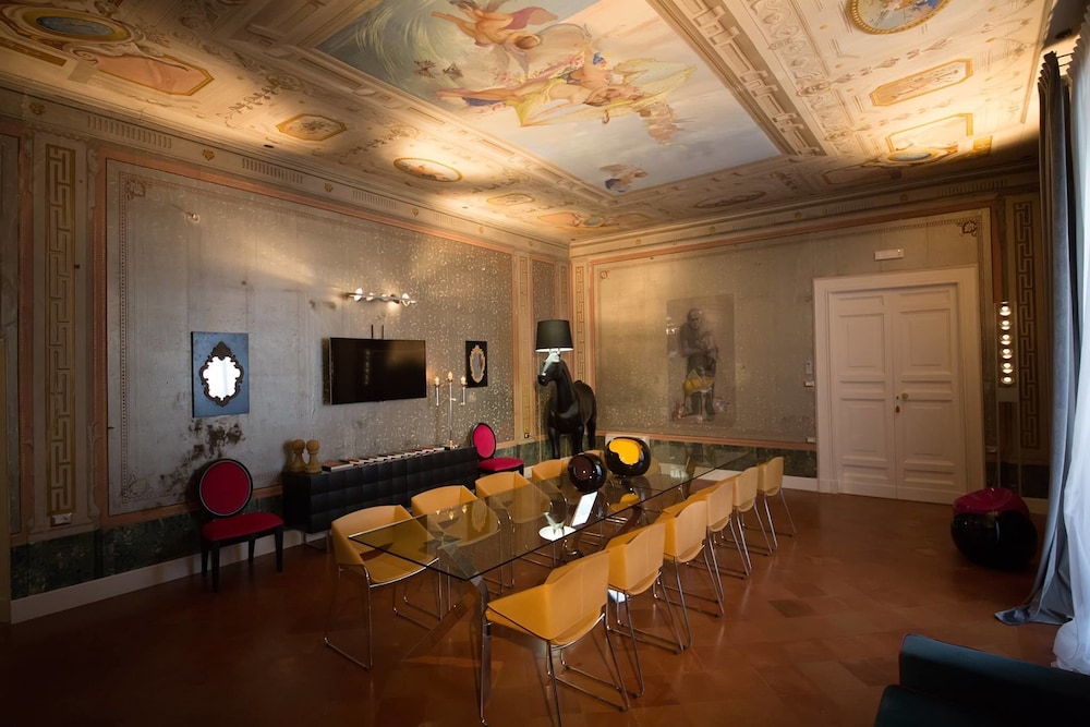 Palazzo Cannavina 33/50