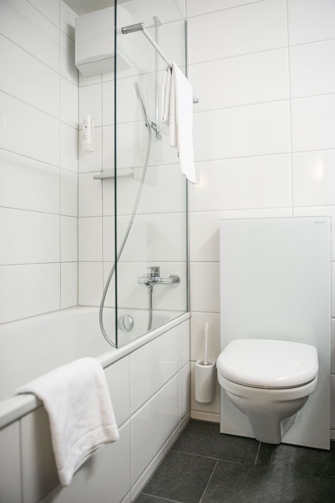 Ibis Zurich Adliswil 14/74