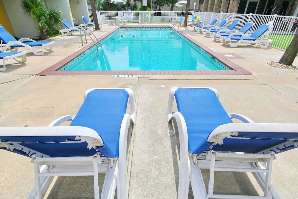 Holiday Shores 39/50