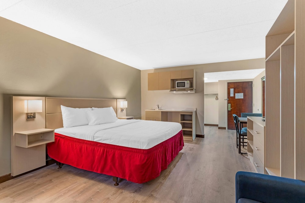 MainStay Suites Lansing West 10/37