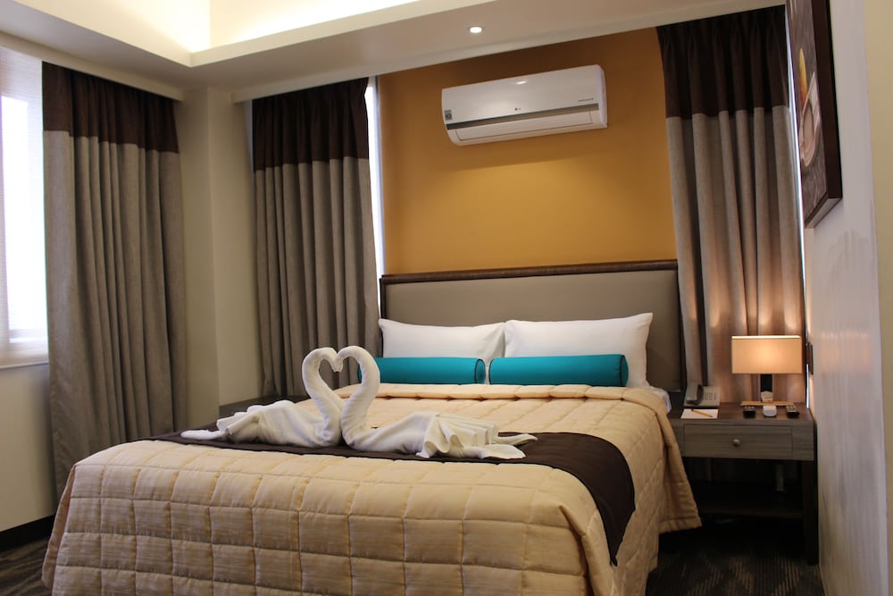 Splendido Tagaytay Hotel and Country Club 24/60