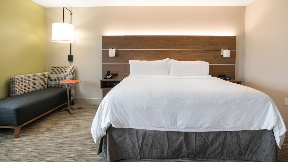 Holiday Inn Express Hillsville 20/47