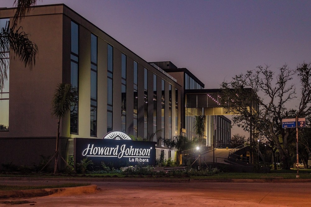 Howard Johnson by Wyndham Resistencia La Ribera 3/48