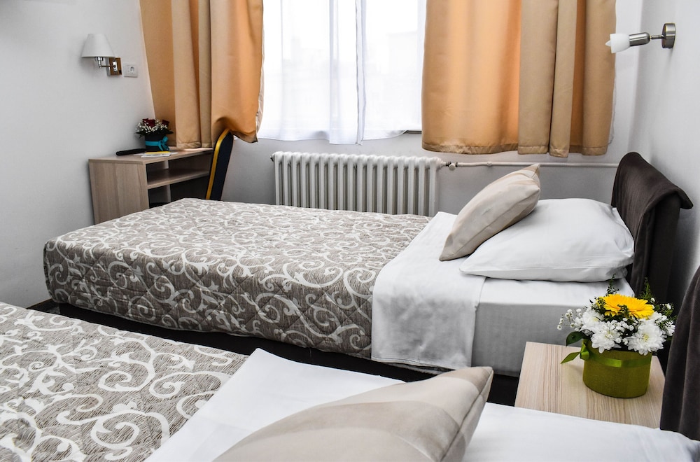 Slavija Hotel 14/32