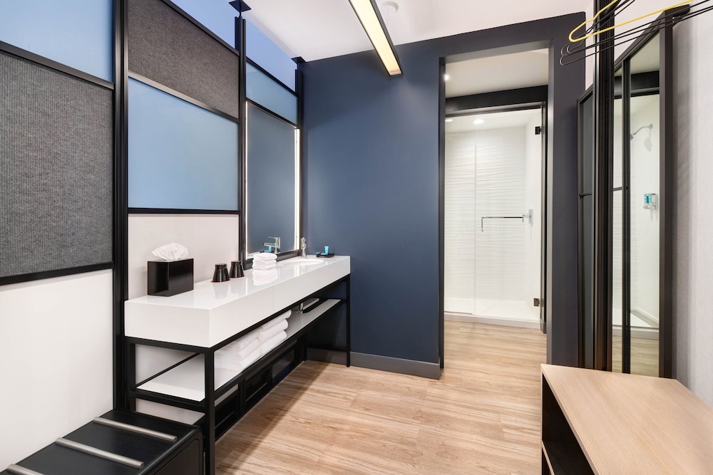 Aloft Cincinnati West Chester 10/42
