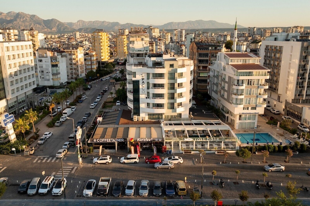 REO Hotel & Spa 62/69