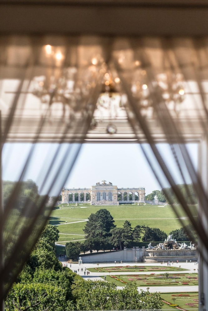 Schloß Schönbrunn Grand Suite 36/40
