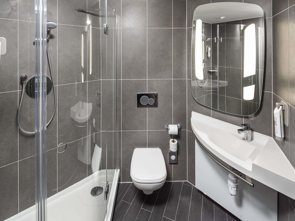Ibis London Canning Town 63/66