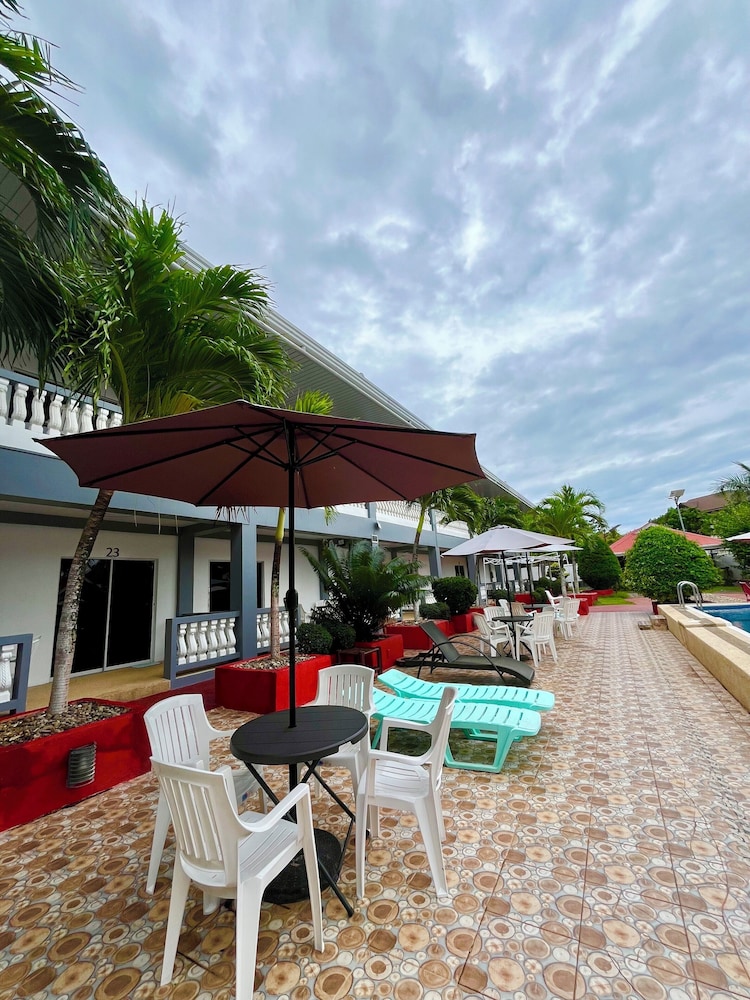 Conrada's Place Hotel And Resort 66/67