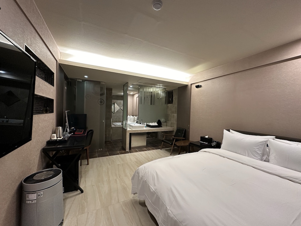 Time Hotel(Good Time Hotel Annex) 11/50