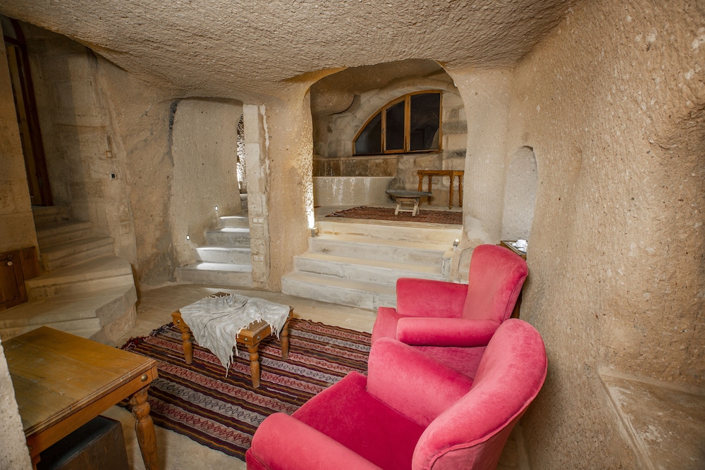 Caldera Hotel 48/77