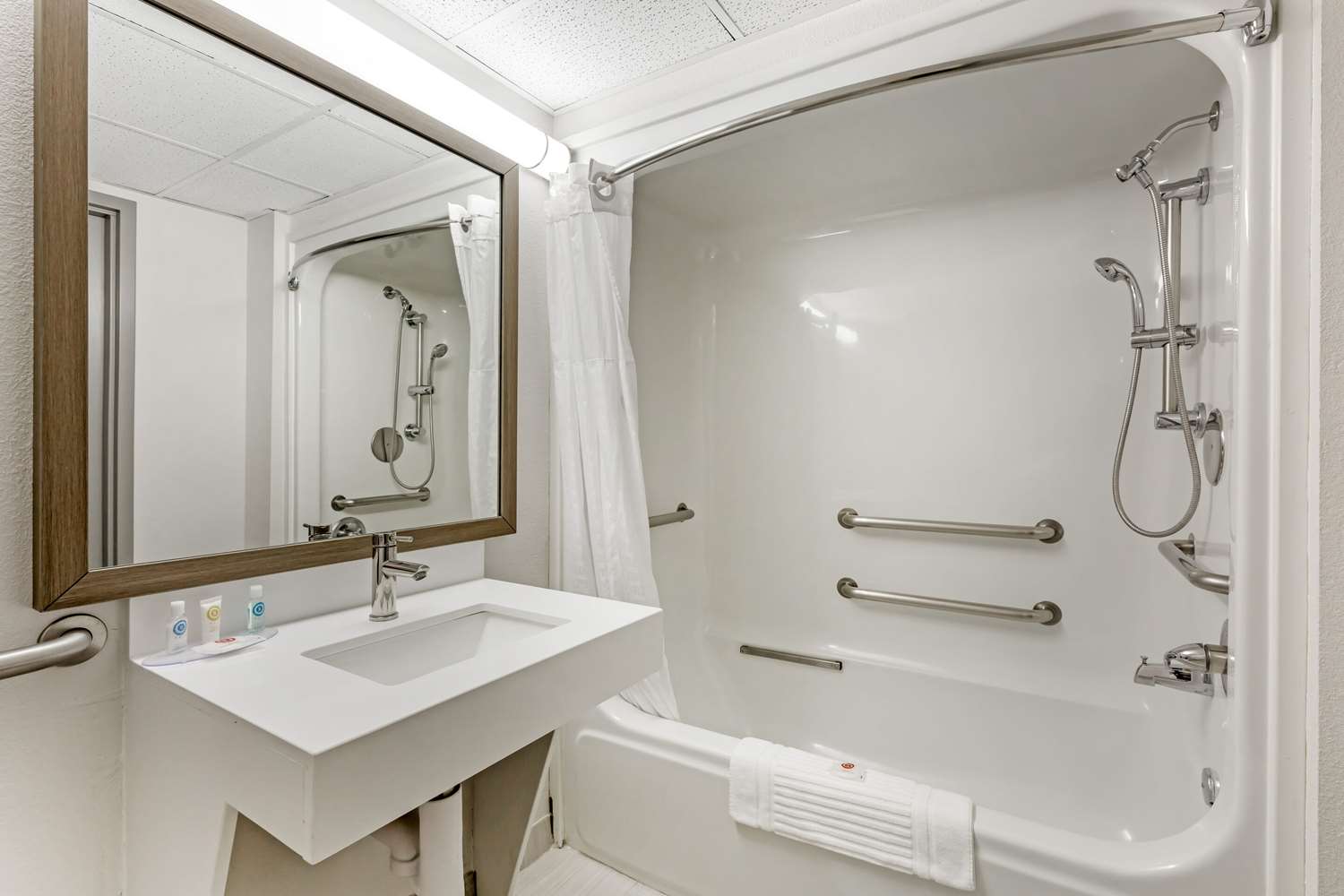 Comfort Inn & Suites Cuyahoga Falls - Akron 13/13