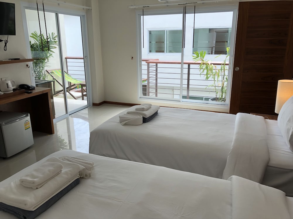 Crystal Lamai Hotel 10/50