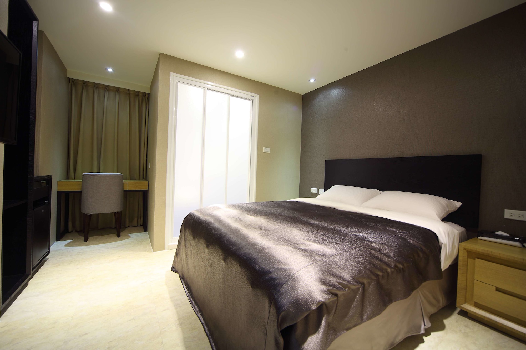 SUPERIOR, DOUBLE BED