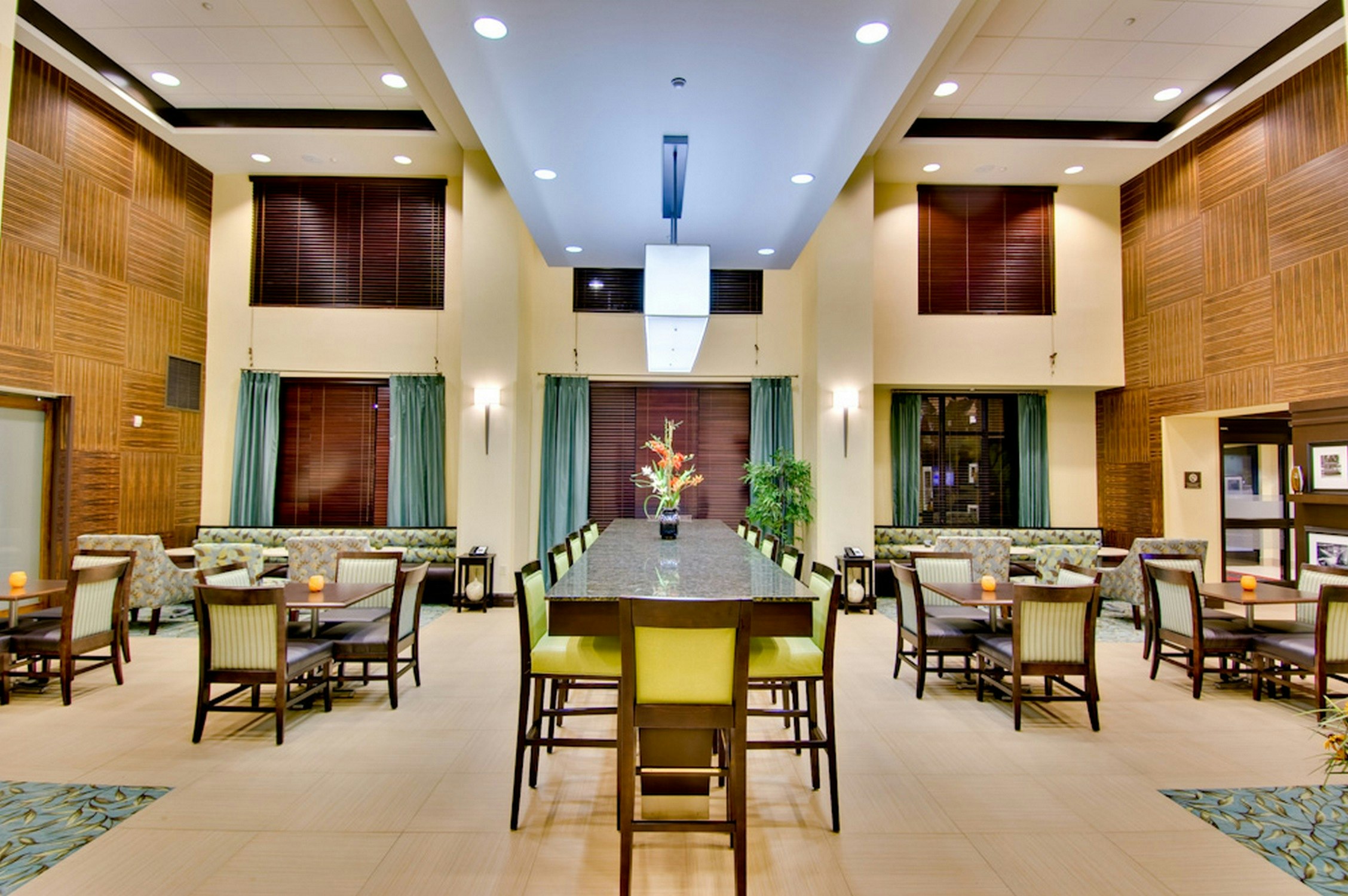 Hampton Inn And Suites Moreno Valley 42/63