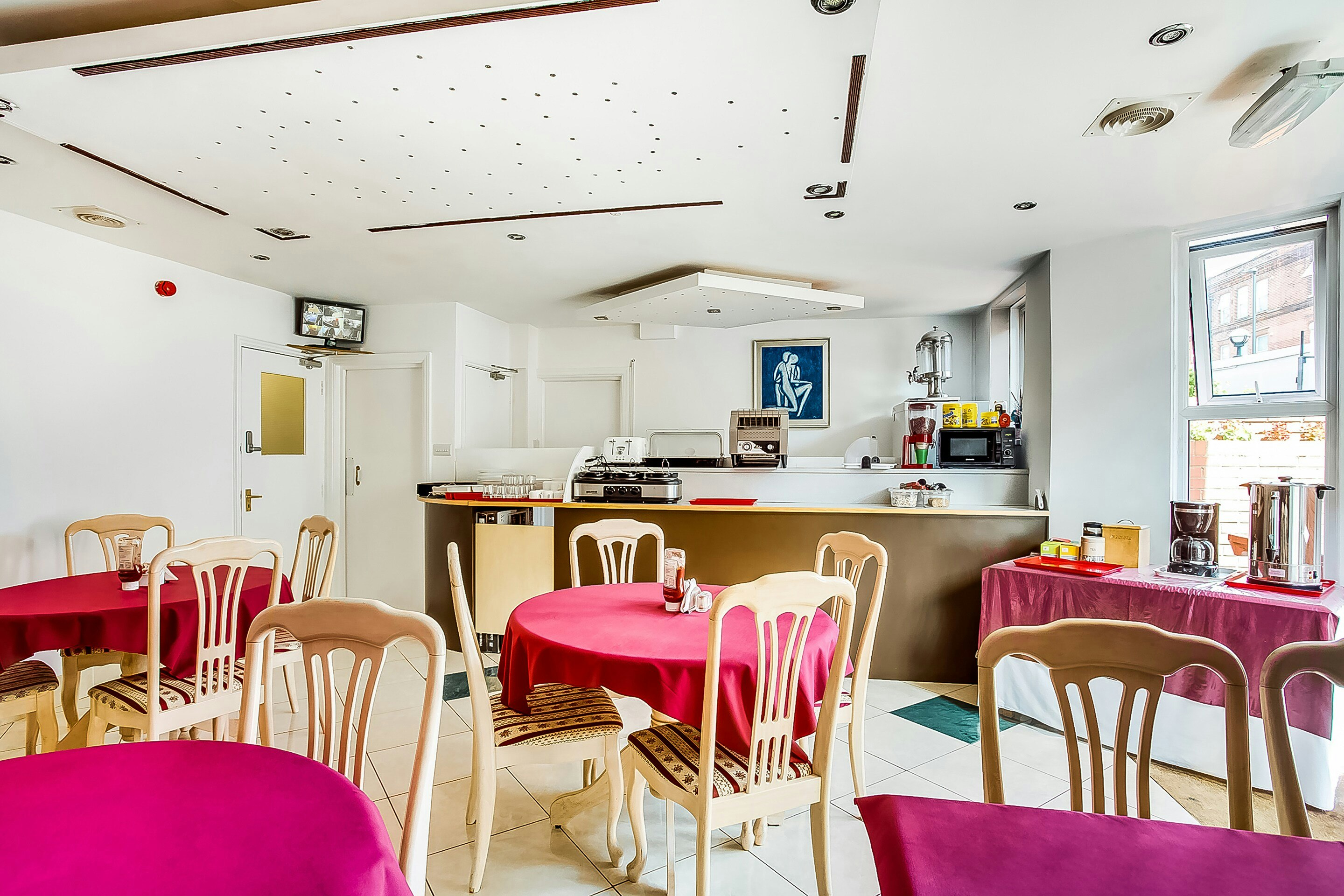 London Guest House by OYO - Acton 69/77
