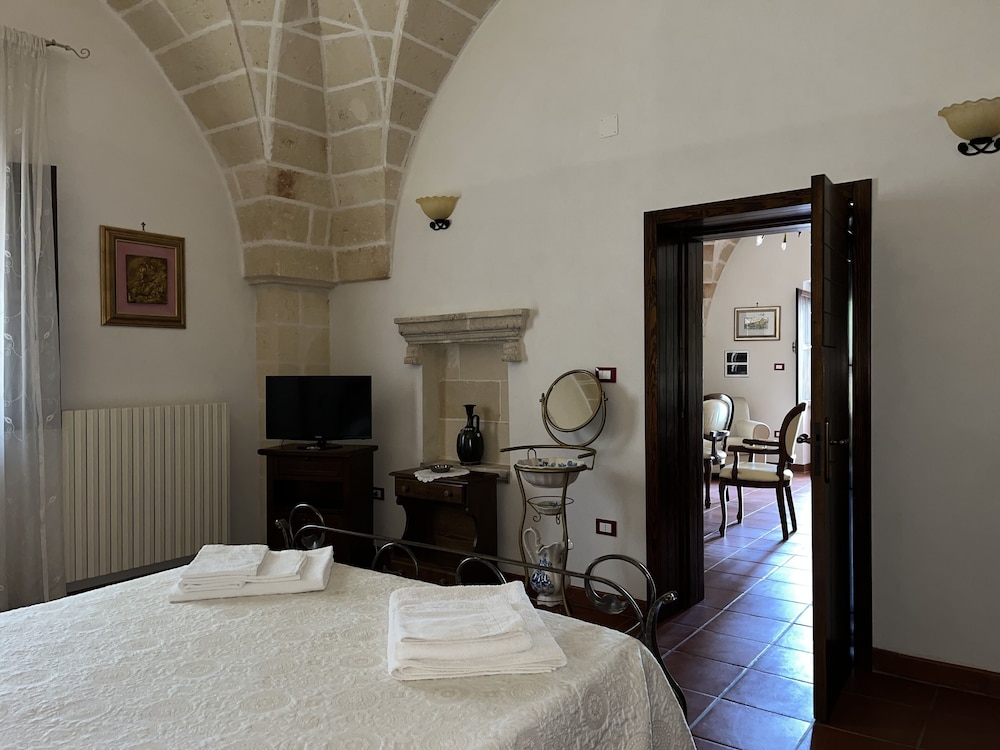 ROOM, DOUBLE BED
