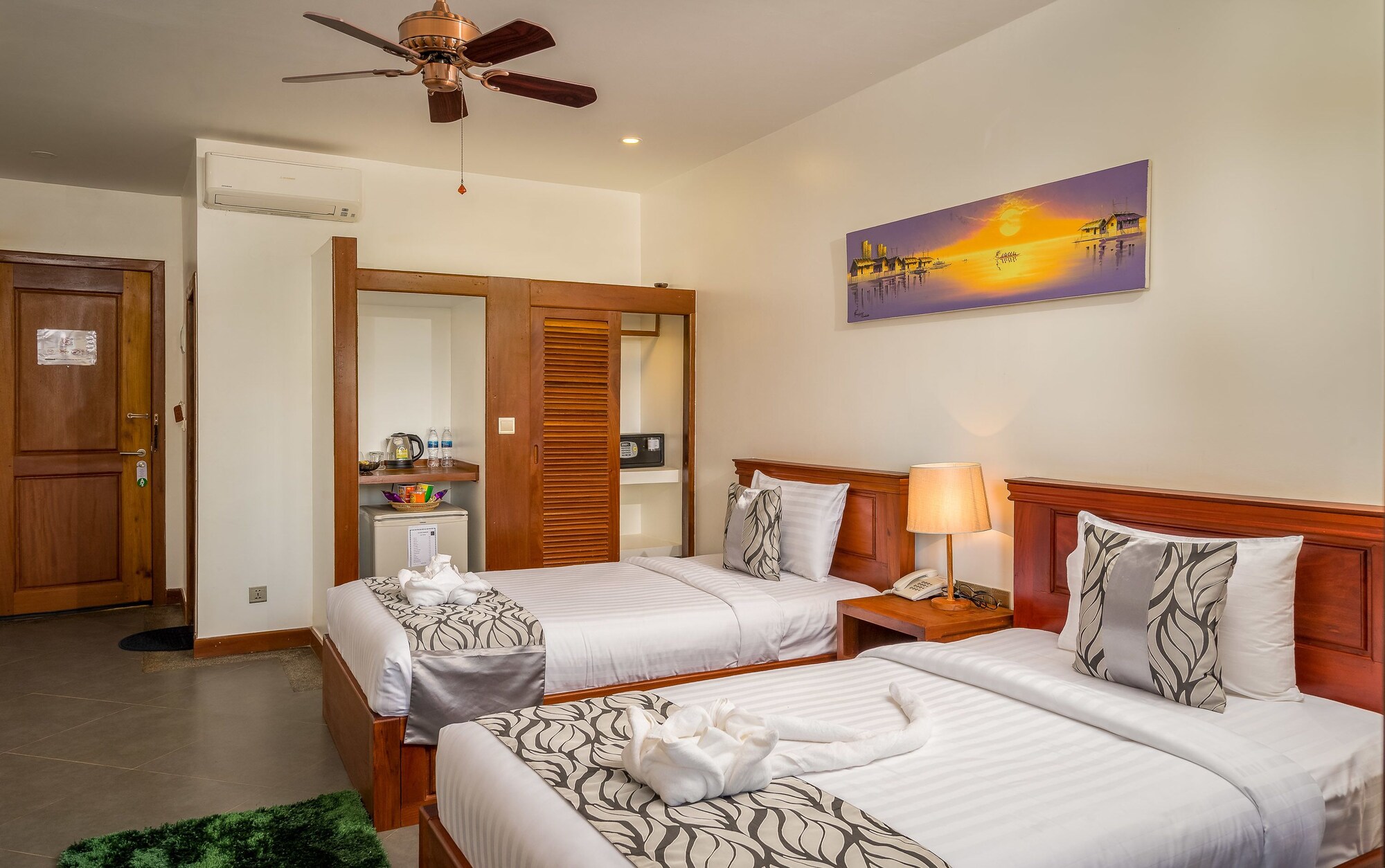 DELUXE, TWIN BEDS, POOL VIEW, BALCONY