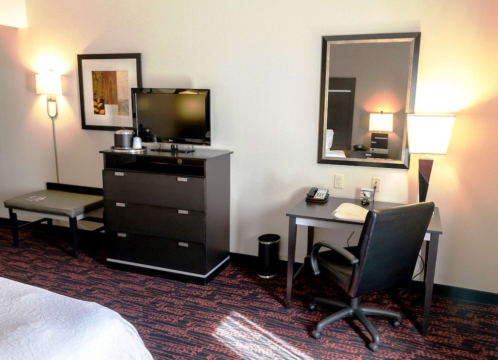 Hampton Inn and Suites Tulsa Hills 36/37
