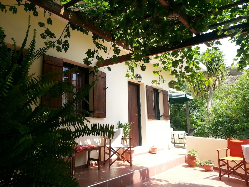 Hariklia Rent Rooms 32/36