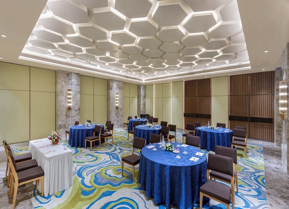 Bellevue Sarovar Premiere Junagadh 44/49