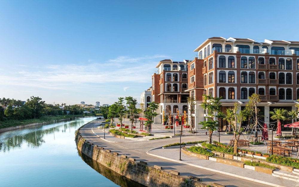 Lumiere Boutique Vy Da in HUE
