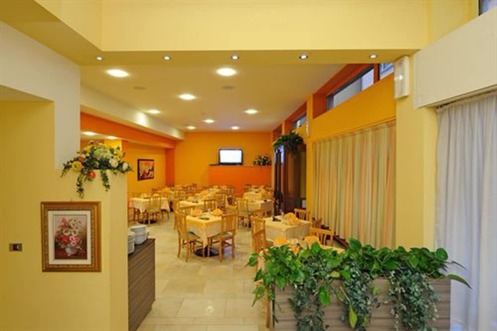 Hotel Primavera 48/57