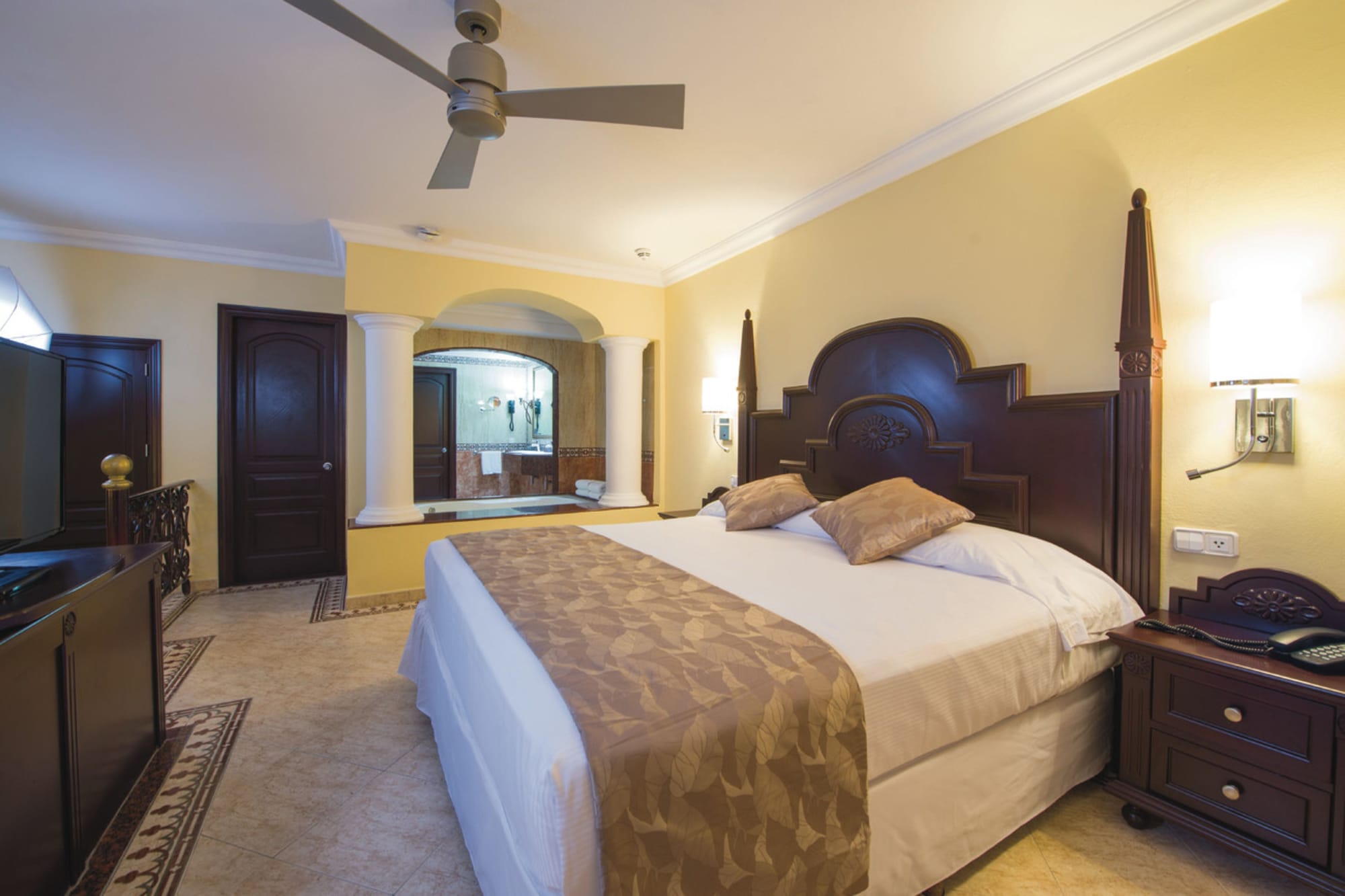 Suite, 2 Double Beds, Ocean View, Jetted Tub