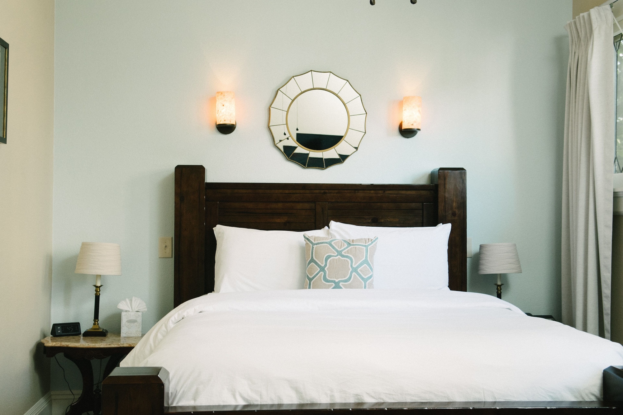 STANDARD, QUEEN BED