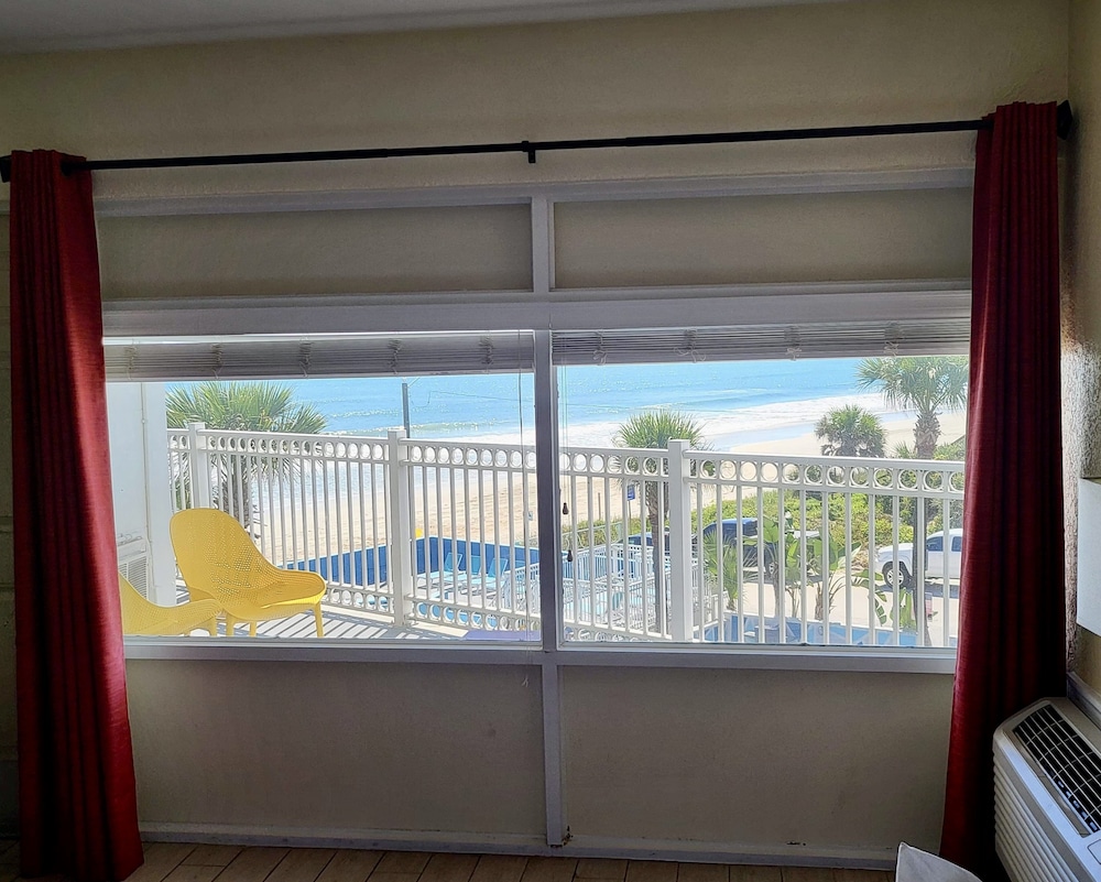 Chateau Mar Beach Resort 4/47