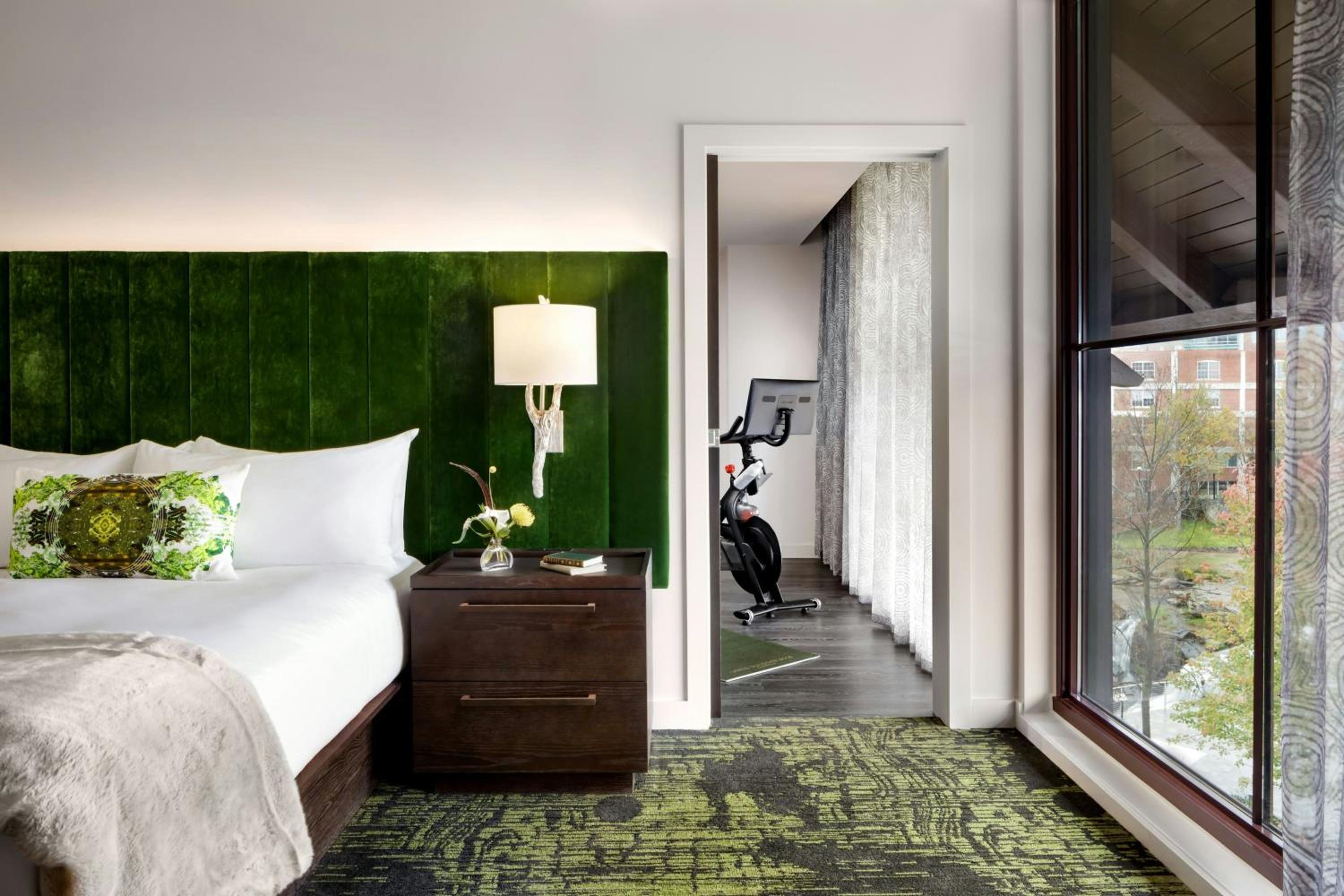 Fitness, Studio, Suite, King Bed, Large