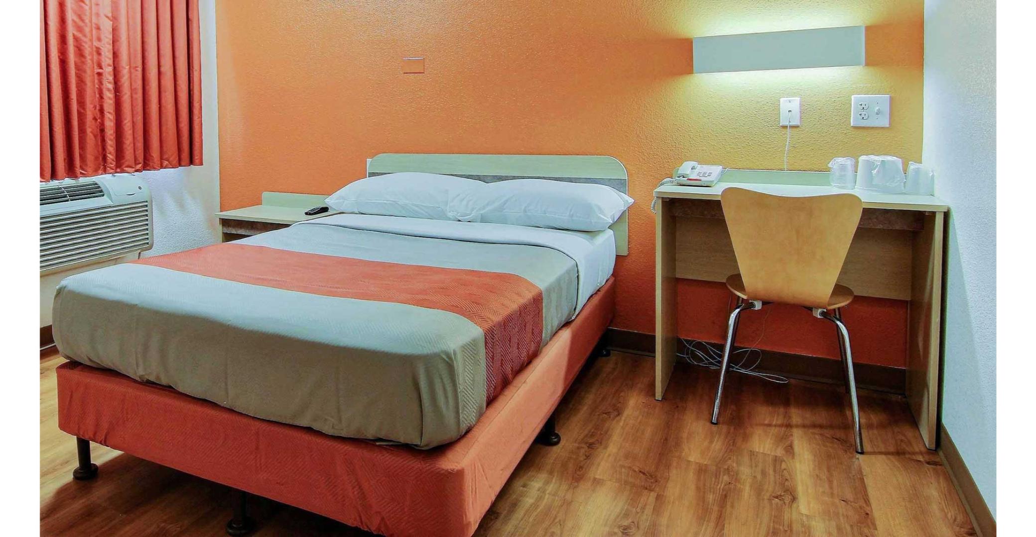 غرفة بسرير كوين، Motel6 Kingsville, TX 4/7
