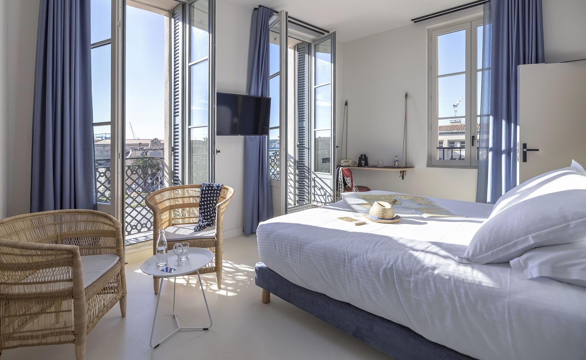 ROOM, SUN DECK