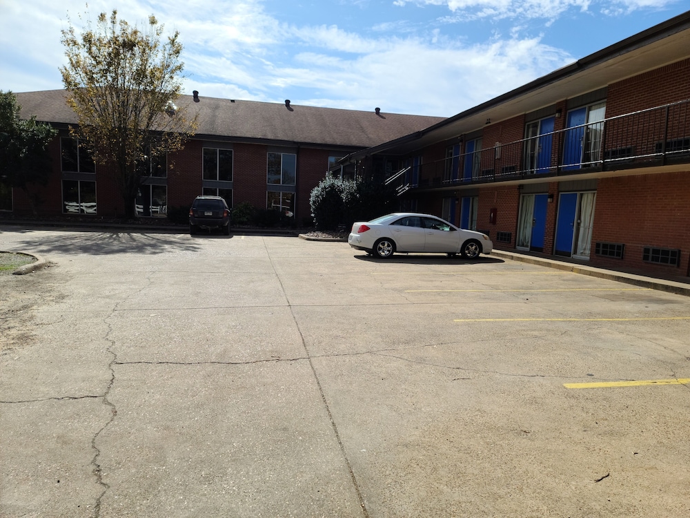 Fairview Inn Suites 22/40