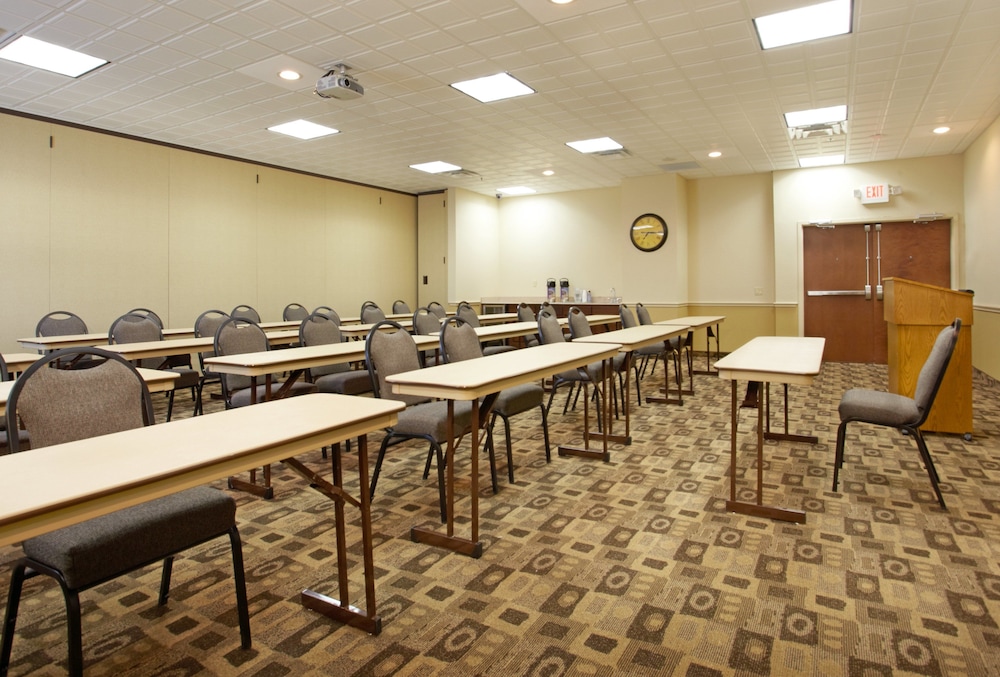 Holiday Inn Express Hotel Suites Deer Park 33/44
