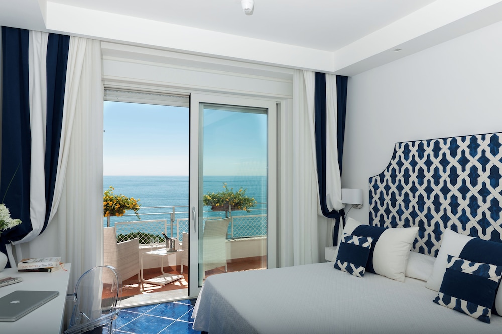 Deluxe, Double Bed