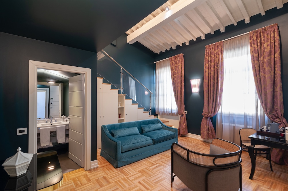 Hotel Number Nine 45/60