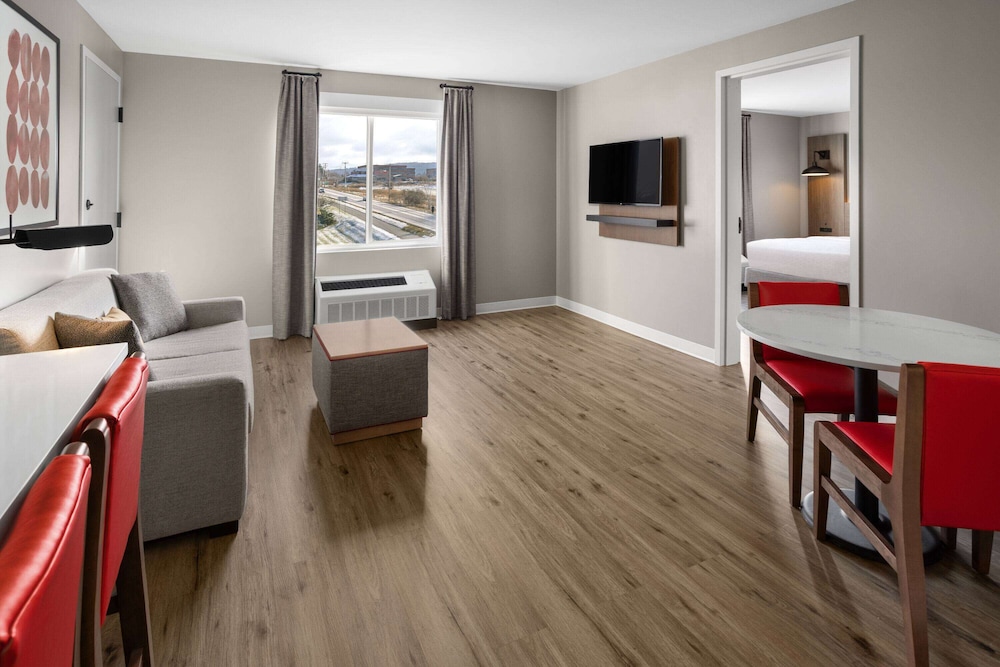 Hawthorn Extended Stay by Wyndham Williston/Burlington 23/38