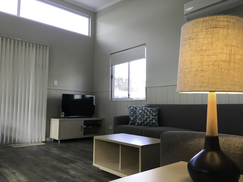RAC Cervantes Holiday Park 38/60