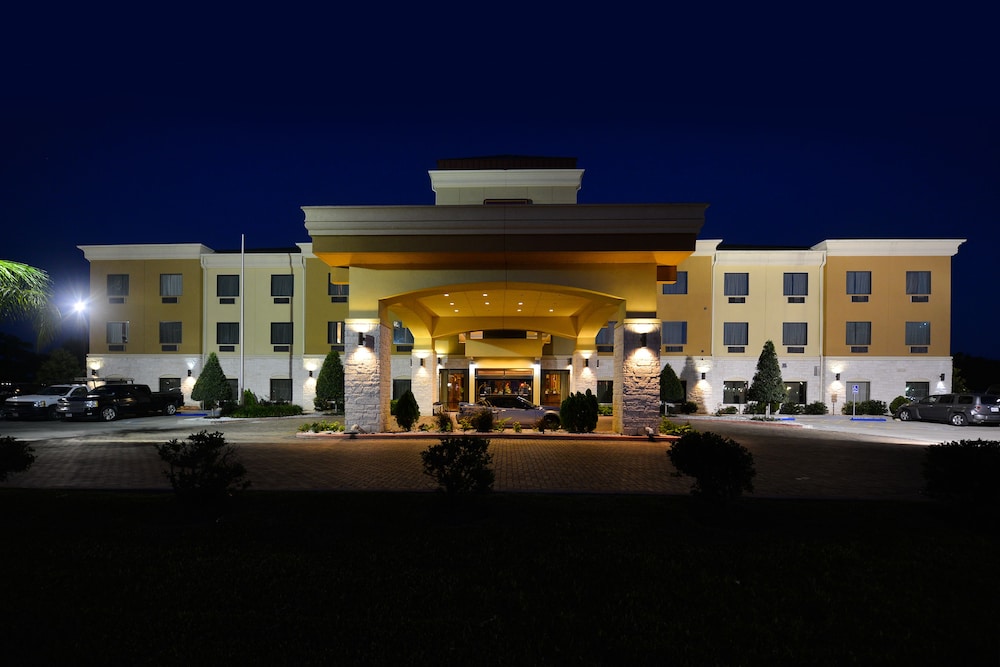 Comfort Suites Bay City 2/34