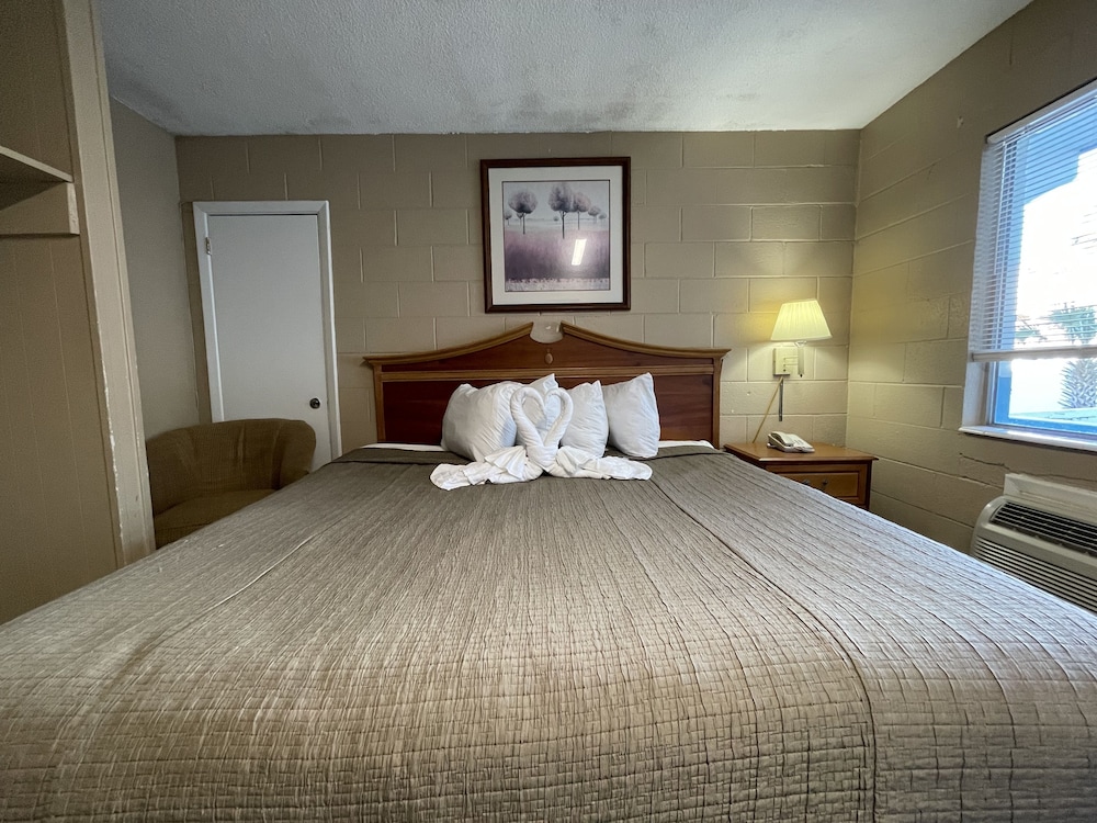 STANDARD, SINGLE, KING BED, SMOKING